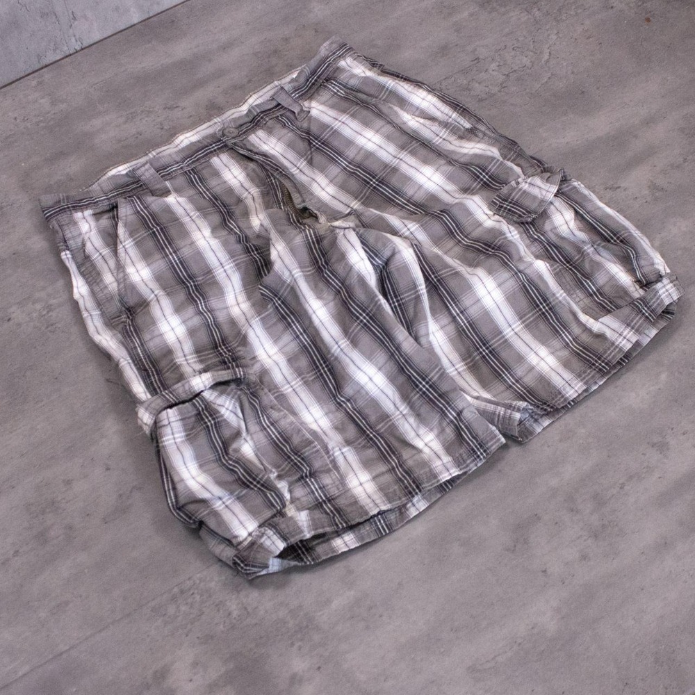 Y2K 2000's 00's Wrangler White Plaid Cargo Relax Fit Wide Legged  Short's